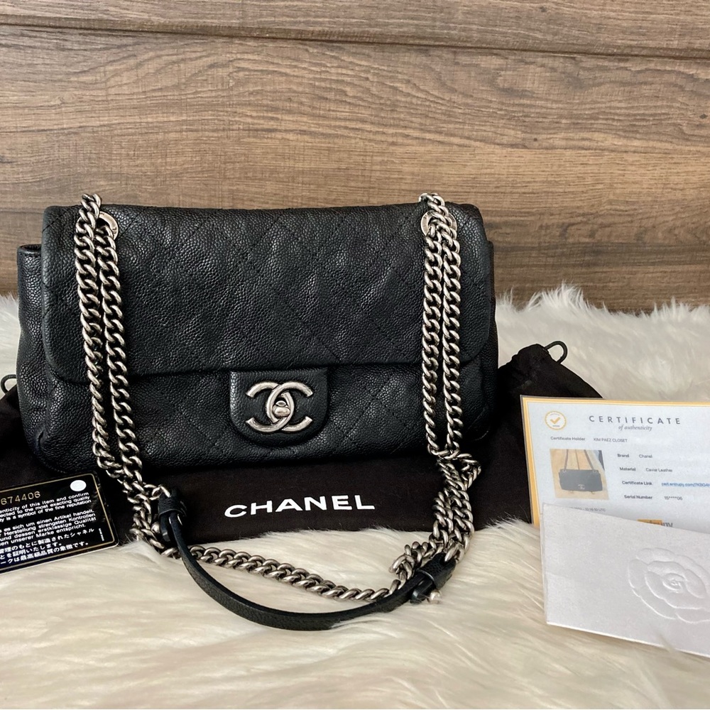 Chanel shoulder/crossbody bag in Caviar leather